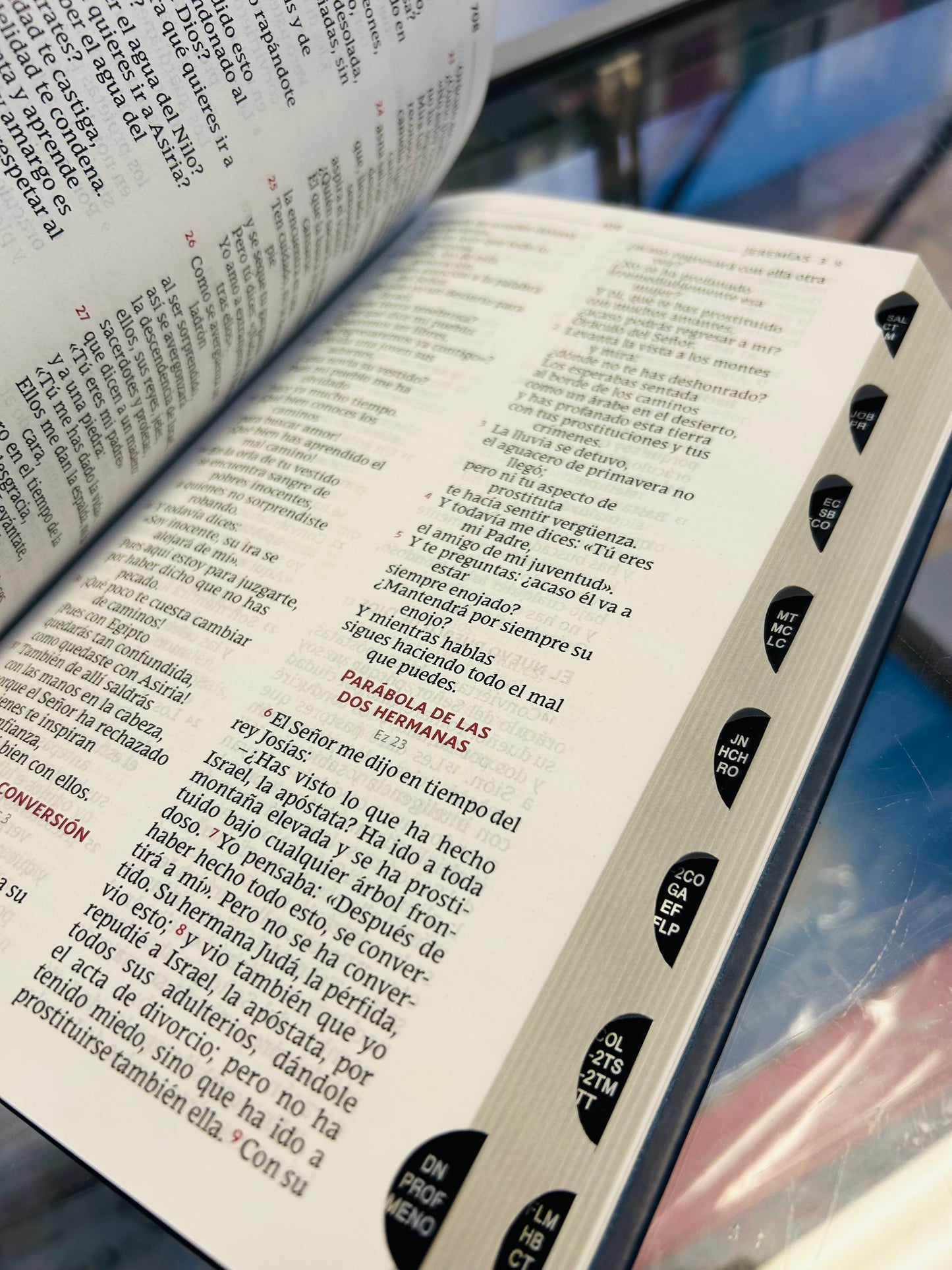 La Biblia Católica Tamaño Personal con Índice Tapa dura