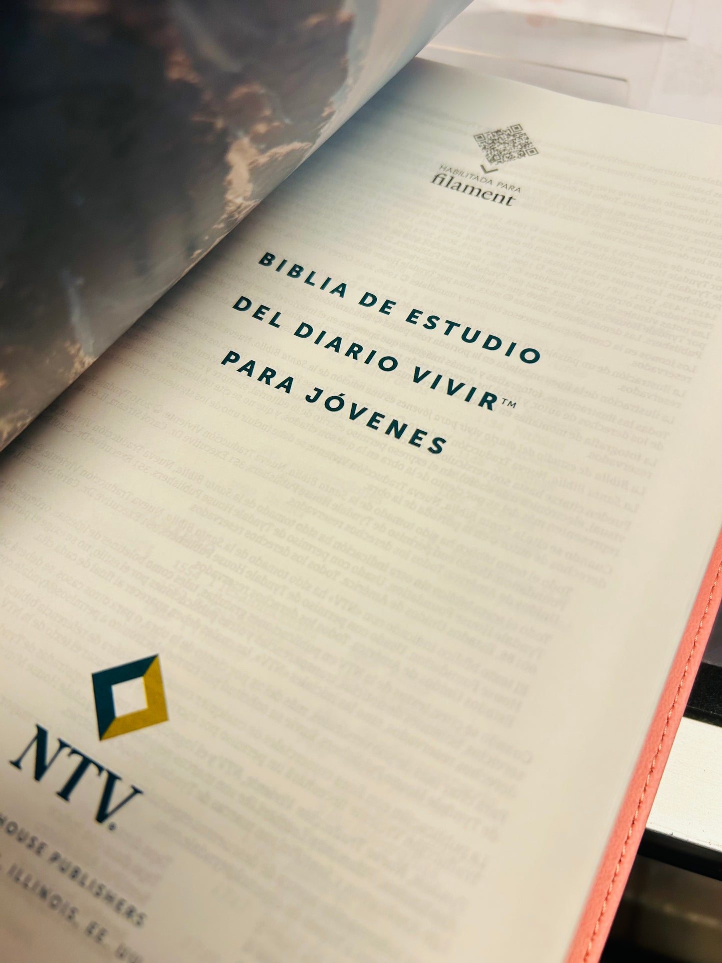 Biblia de Estudio del Diario Vivir para Jóvenes NTV