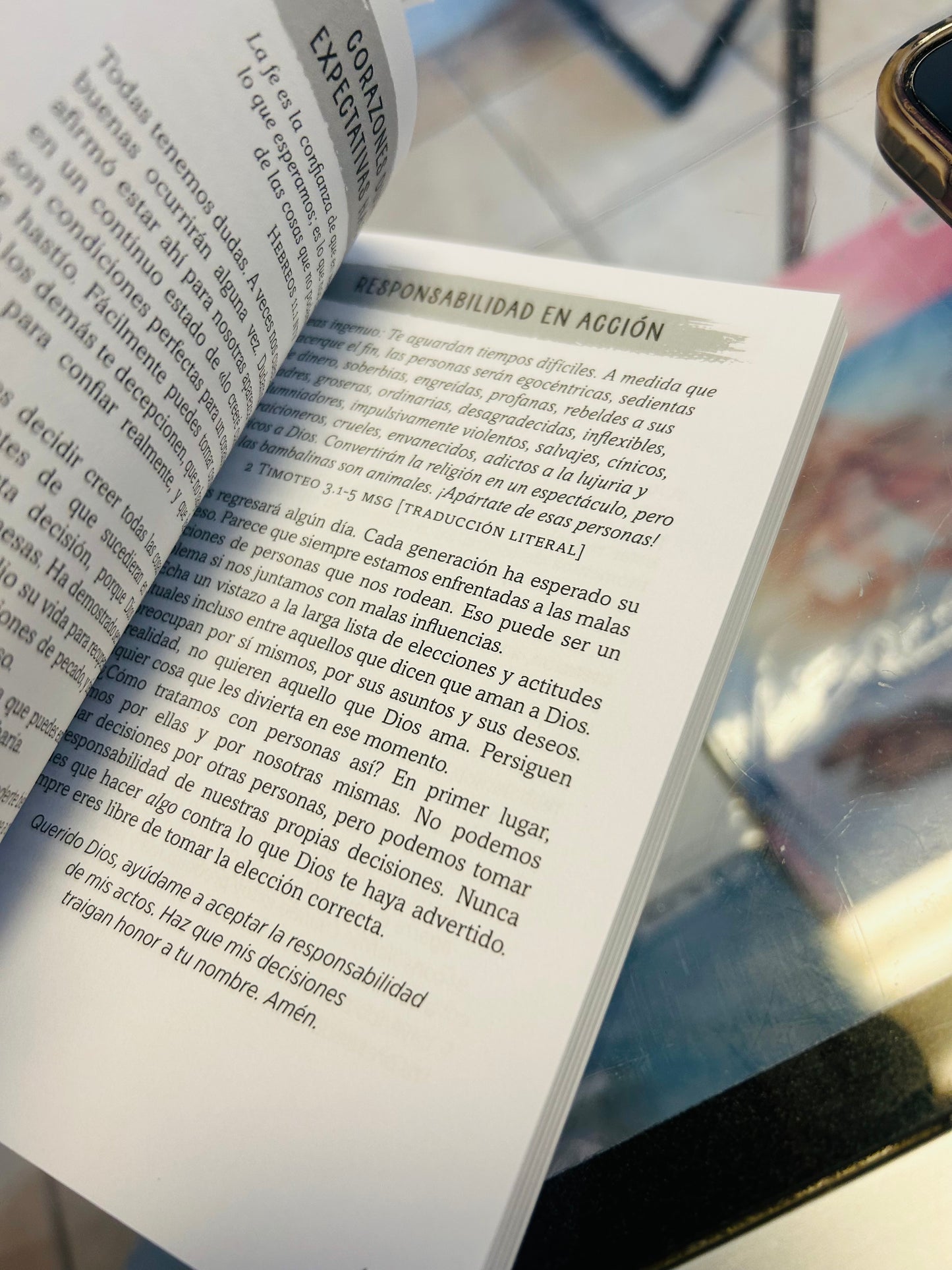Devocionales de 3 minutos para chicas adolescentes (180 lecturas)