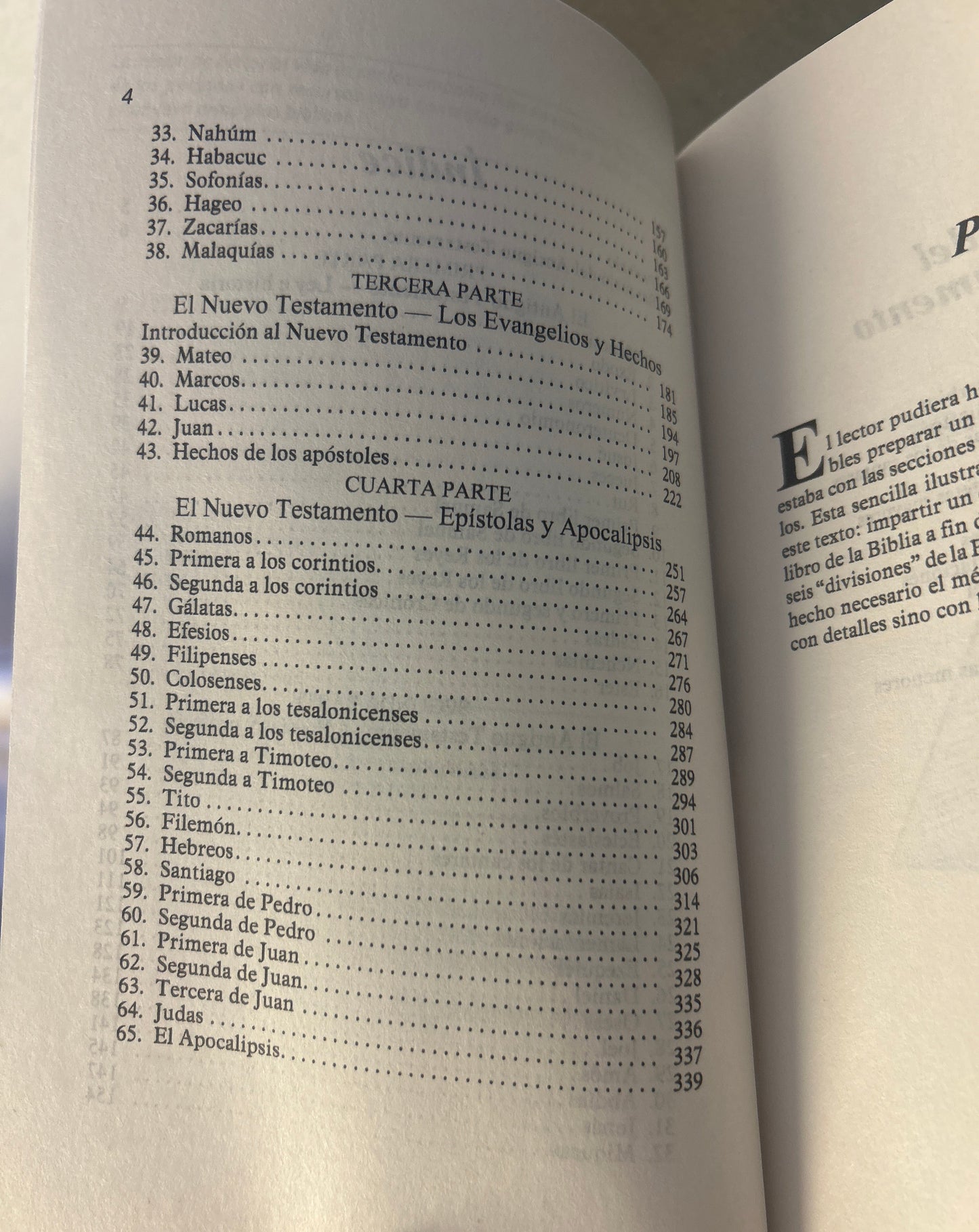 A través de la Biblia (Libro por Libro)